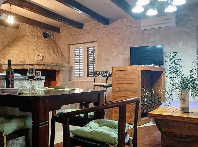 Dalmatia Rustica Comfortable One Bedroom+fireplace شقة *